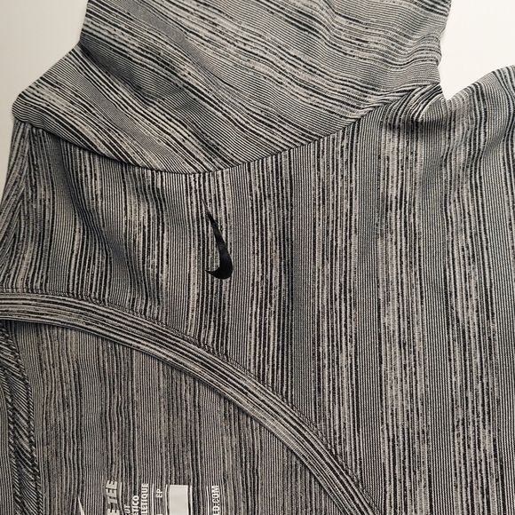 The Nike Tee Size XS - Picture 2 of 6